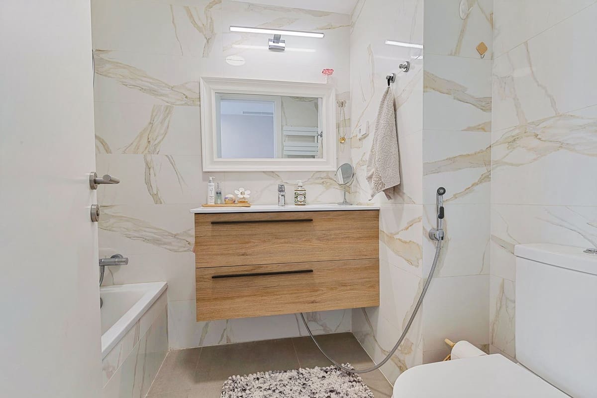 2 bedroom Apartment for sale in Fuengirola with pool garage - € 429,000 (Ref: 10130997)