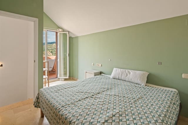 2 sovrum Takvåning till salu i Elviria, Marbella med pool garage - 435 000 € (Ref: 10131020)