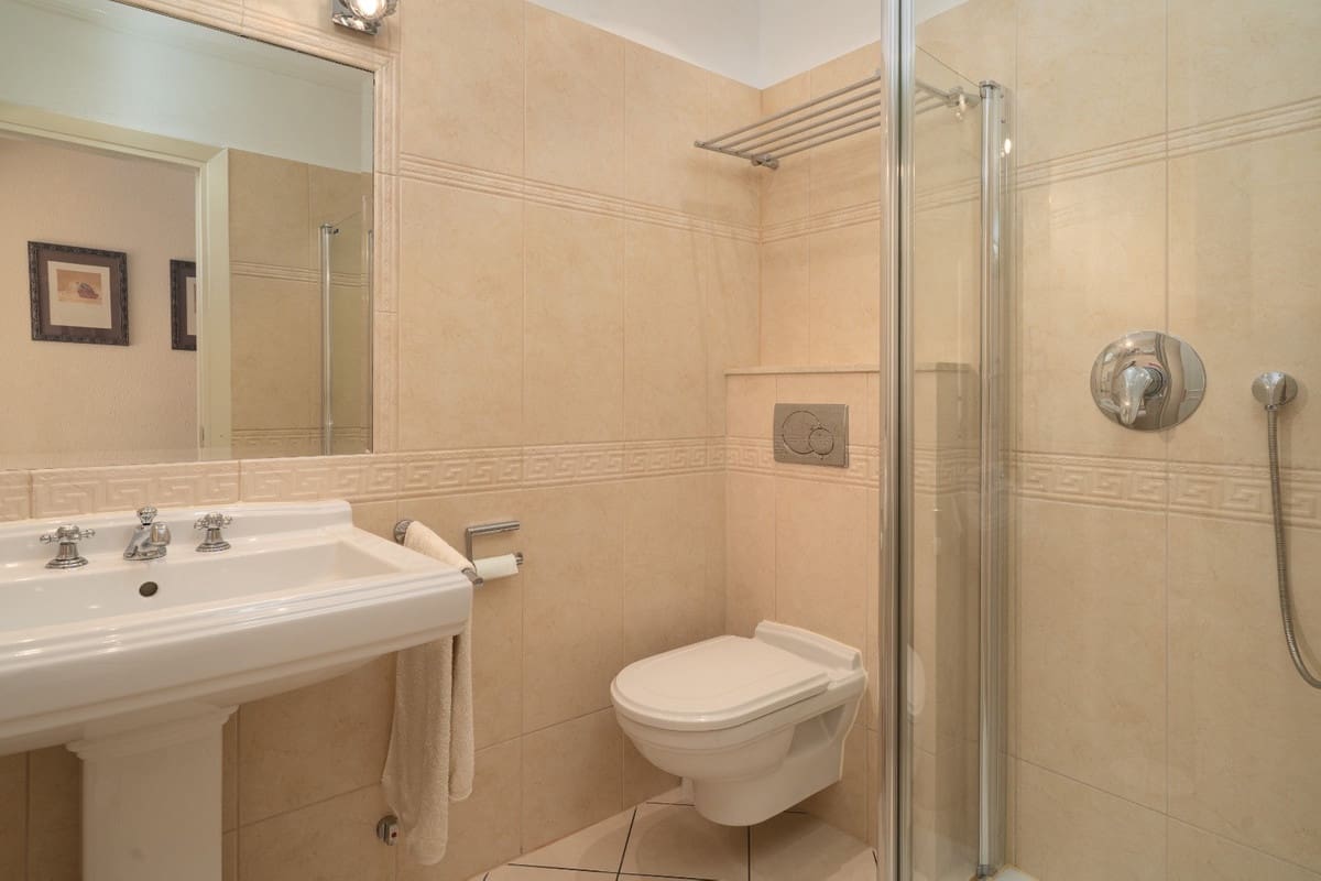 2 Zimmer Doppelhaus zu verkaufen in Estepona mit Pool Garage - 450.000 € (Ref: 10136348)