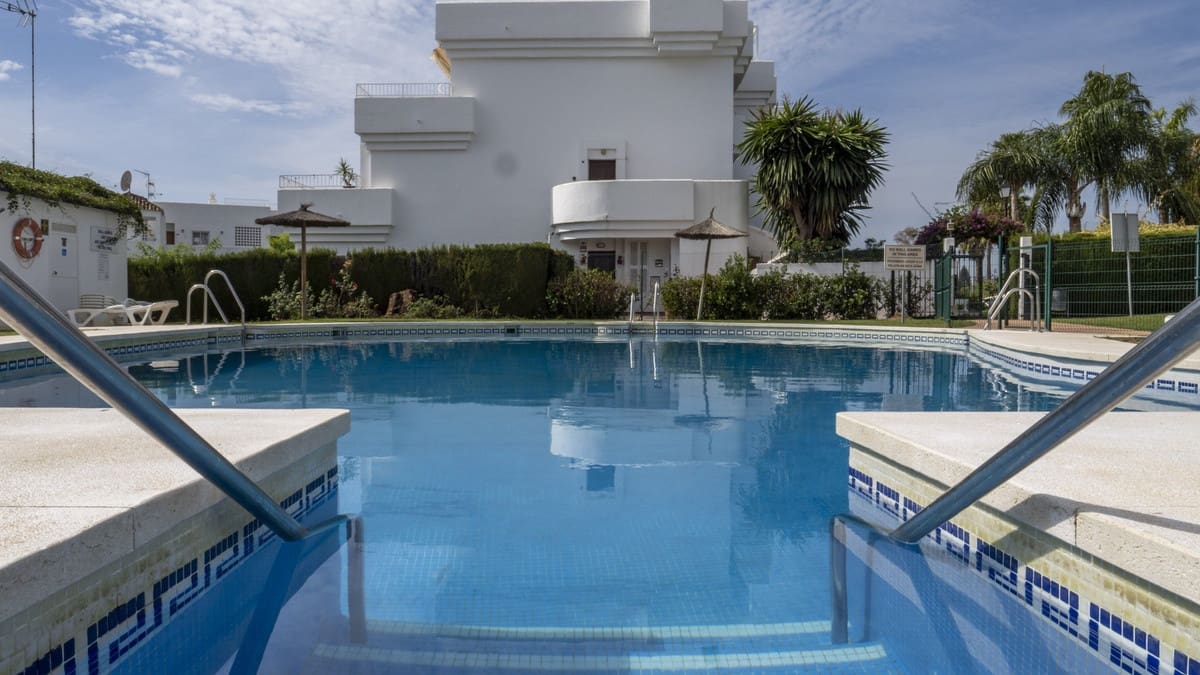 2 sovrum Lägenhet till salu i Estepona med pool - 499 000 € (Ref: 10136353)