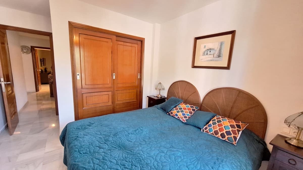 2 bedroom Beach Apartment for sale in Estepona with garage - € 600,000 (Ref: 10145124)