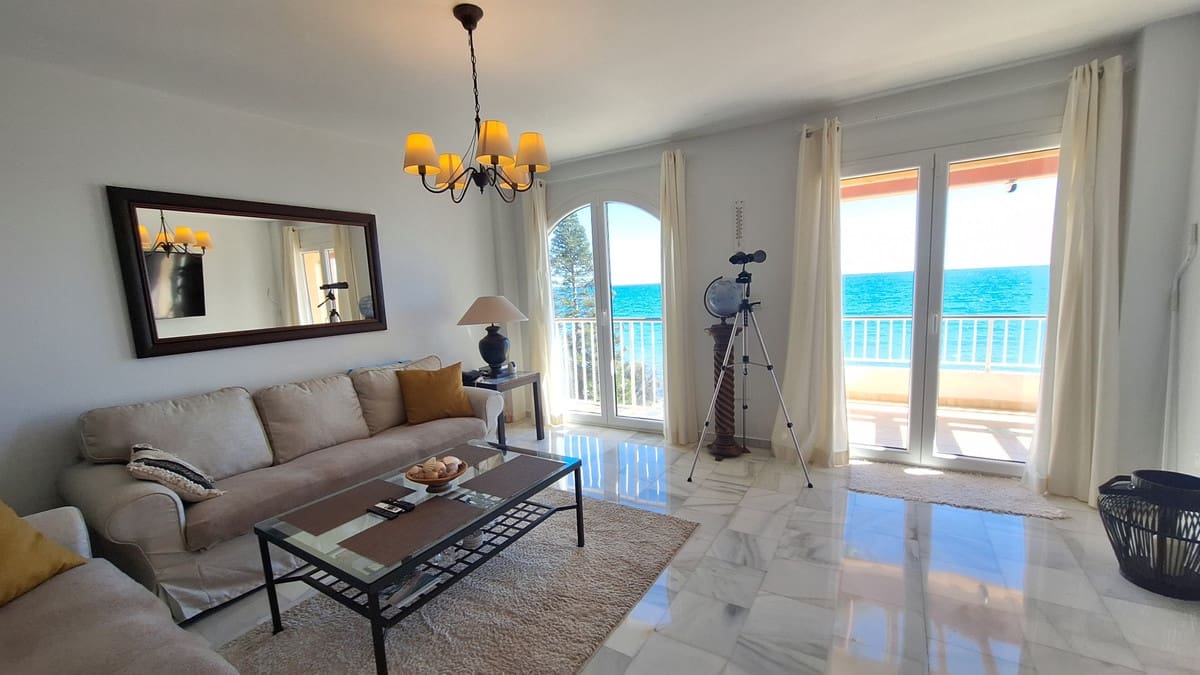 2 bedroom Beach Apartment for sale in Estepona with garage - € 600,000 (Ref: 10145124)