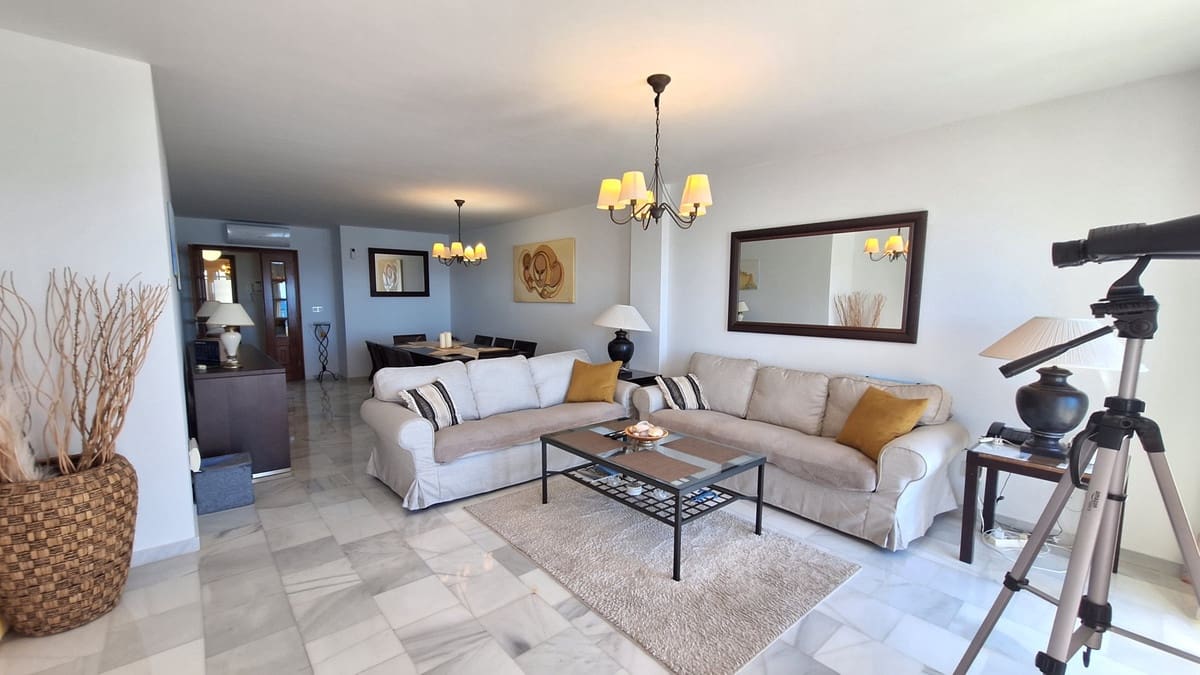 2 bedroom Beach Apartment for sale in Estepona with garage - € 600,000 (Ref: 10145124)