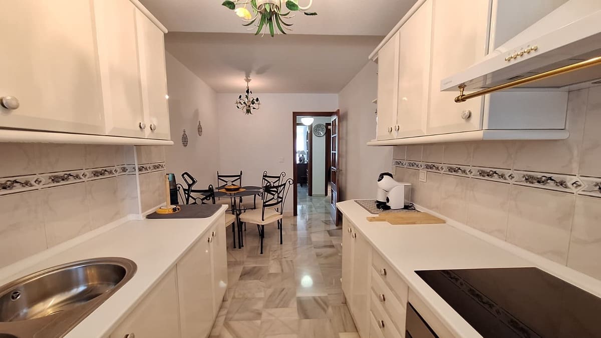 2 bedroom Beach Apartment for sale in Estepona with garage - € 600,000 (Ref: 10145124)