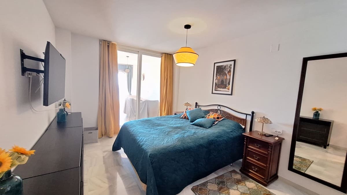 2 bedroom Beach Apartment for sale in Estepona with garage - € 600,000 (Ref: 10145124)
