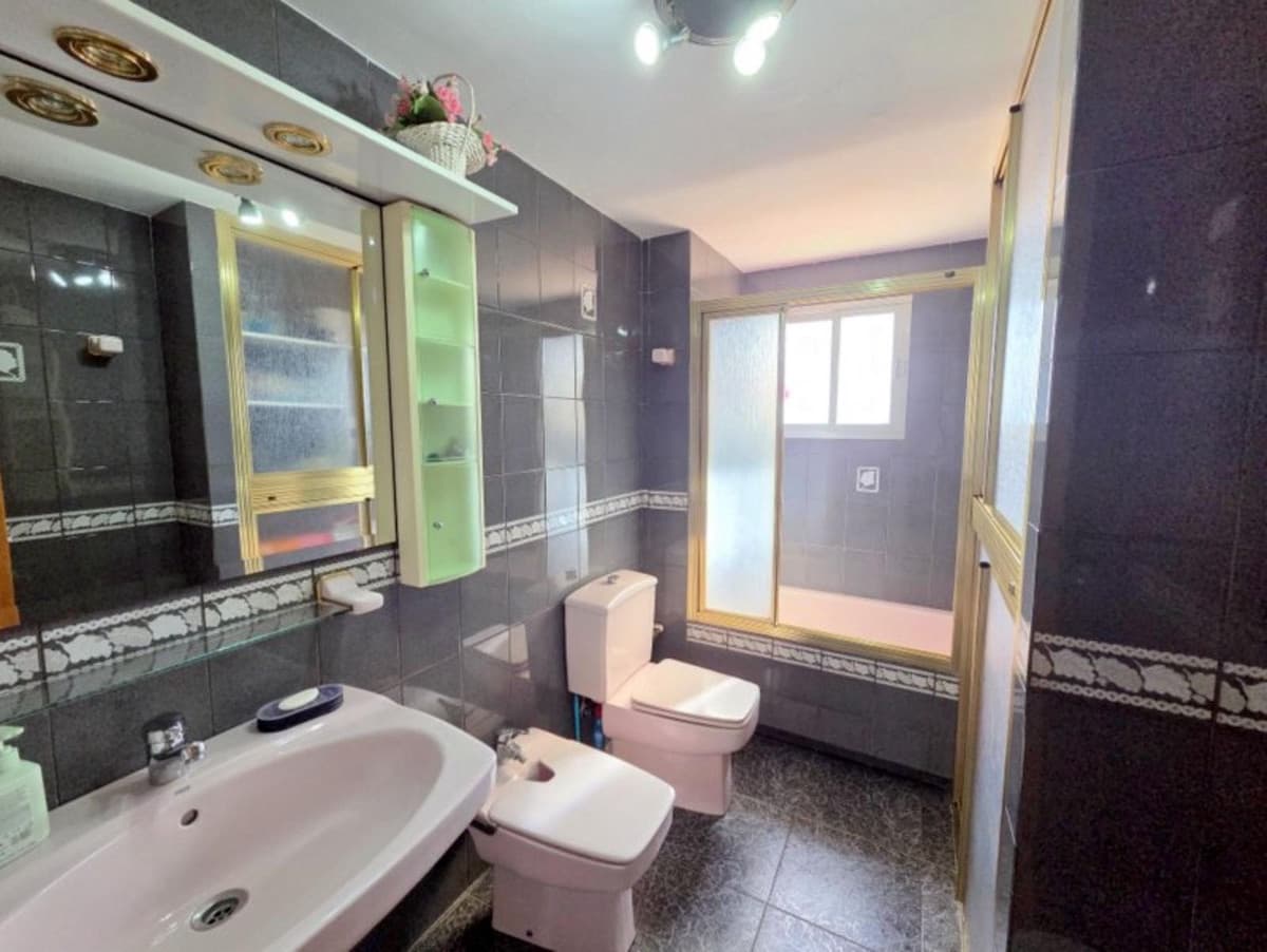 3 soveværelse Strandlejlighed til salg i San Luis de Sabinillas - € 300.000 (Ref: 10145177)