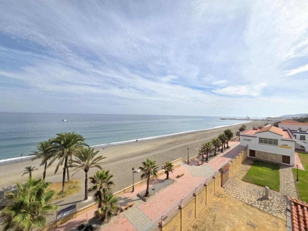 3 soveværelse Strandlejlighed til salg i San Luis de Sabinillas - € 300.000 (Ref: 10145177)