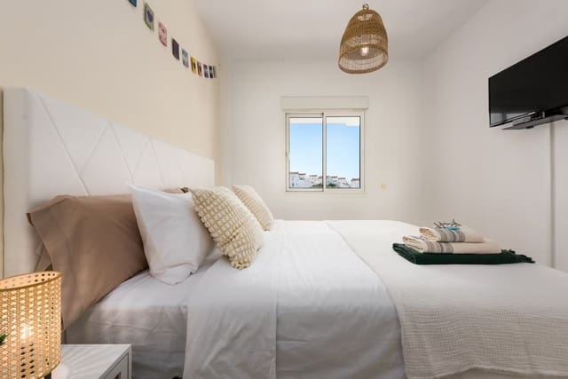 2 Zimmer Apartment zu verkaufen in Estepona mit Pool Garage - 285.000 € (Ref: 10145189)
