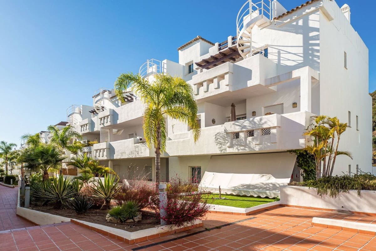 2 chambre Appartement à vendre à Estepona avec piscine garage - 285 000 € (Ref: 10145189)