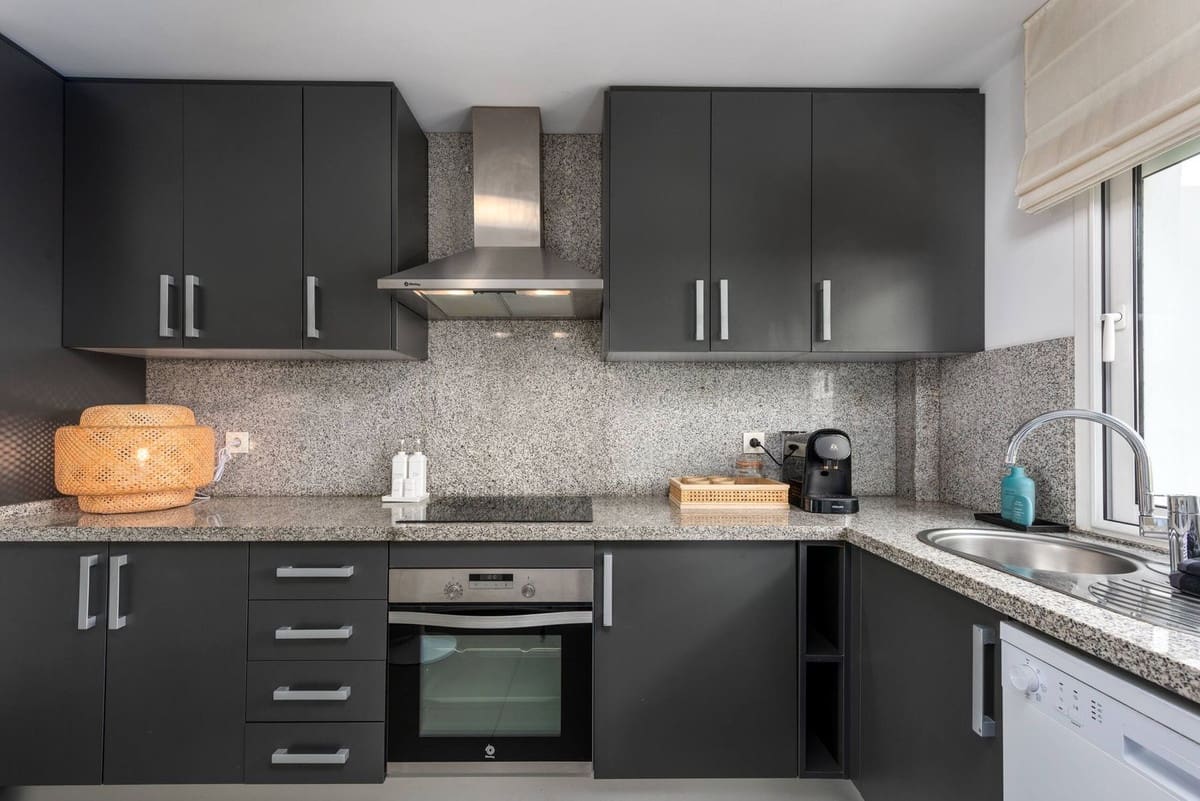 2 chambre Appartement à vendre à Estepona avec piscine garage - 285 000 € (Ref: 10145189)