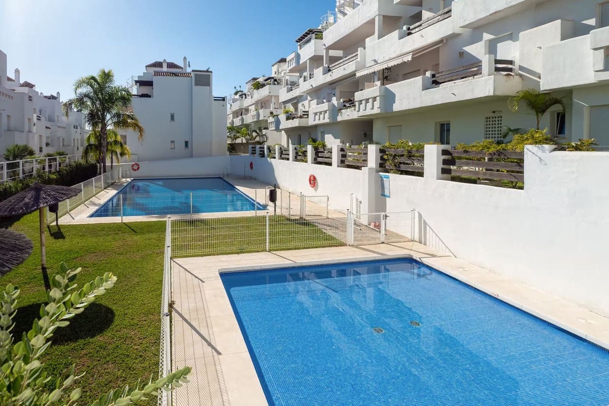 2 chambre Appartement à vendre à Estepona avec piscine garage - 285 000 € (Ref: 10145189)