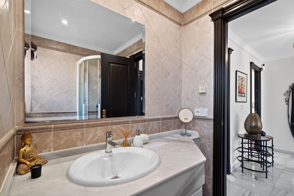 3 soveværelse Semi-Rækkehus til salg i Mijas med swimmingpool garage - € 760.000 (Ref: 10147425)