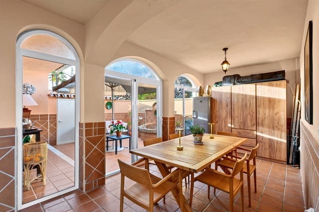 3 soveværelse Semi-Rækkehus til salg i Mijas med swimmingpool garage - € 760.000 (Ref: 10147425)
