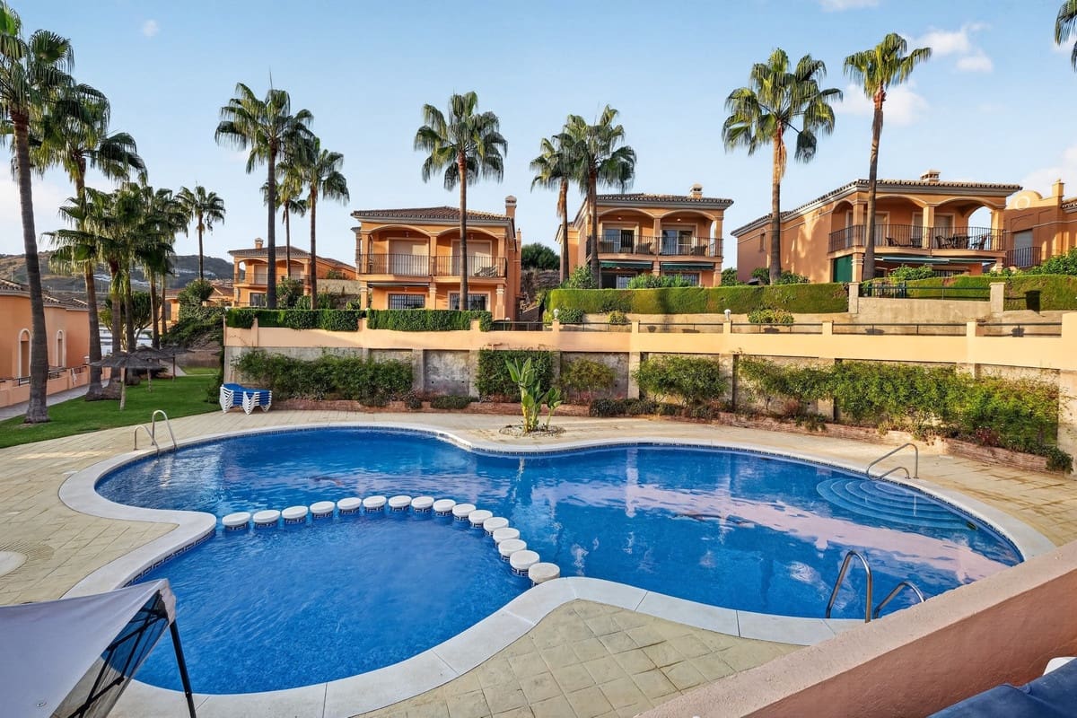 3 soveværelse Semi-Rækkehus til salg i Mijas med swimmingpool garage - € 760.000 (Ref: 10147425)