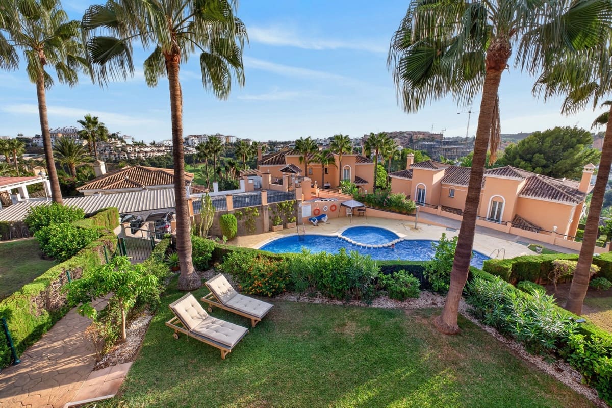 3 soveværelse Semi-Rækkehus til salg i Mijas med swimmingpool garage - € 760.000 (Ref: 10147425)
