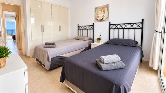 Apartamento de 2 habitaciones en La Duquesa / Puerto de la Duquesa, Manilva en venta con piscina garaje - 320.000 € (Ref: 10154502)