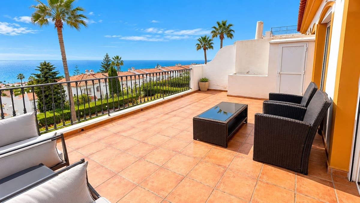 Apartamento de 2 habitaciones en La Duquesa / Puerto de la Duquesa en venta con piscina garaje - 320.000 € (Ref: 10154502)