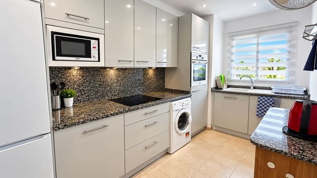 Apartamento de 2 habitaciones en La Duquesa / Puerto de la Duquesa, Manilva en venta con piscina garaje - 320.000 € (Ref: 10154502)