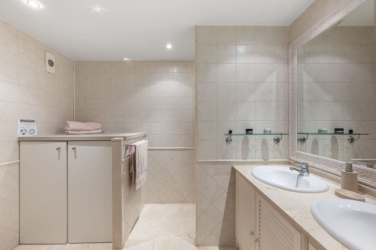 2 sovrum Lägenhet till salu i Miraflores med pool garage - 475 000 € (Ref: 10154503)