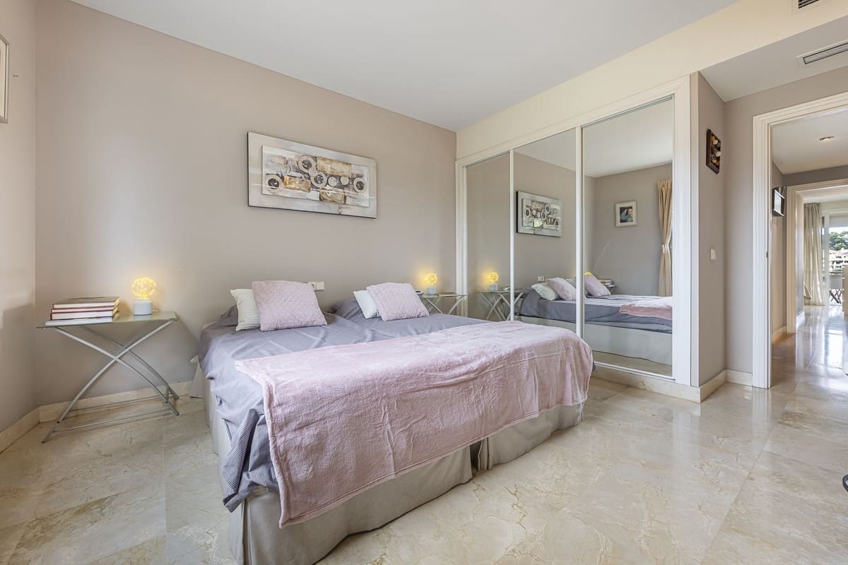 2 sovrum Lägenhet till salu i Miraflores med pool garage - 475 000 € (Ref: 10154503)