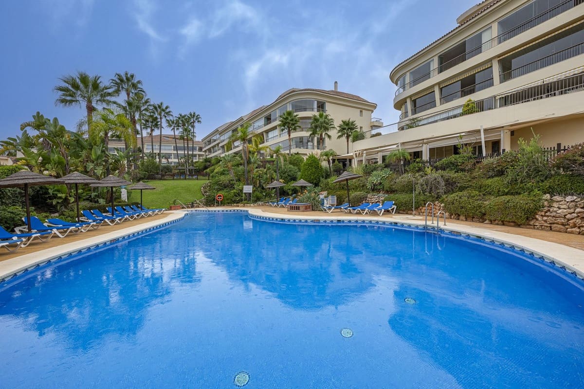 2 sovrum Lägenhet till salu i Miraflores med pool garage - 475 000 € (Ref: 10154503)