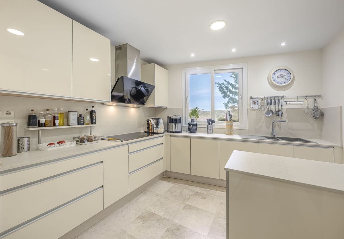 2 sovrum Lägenhet till salu i Miraflores med pool garage - 475 000 € (Ref: 10154503)