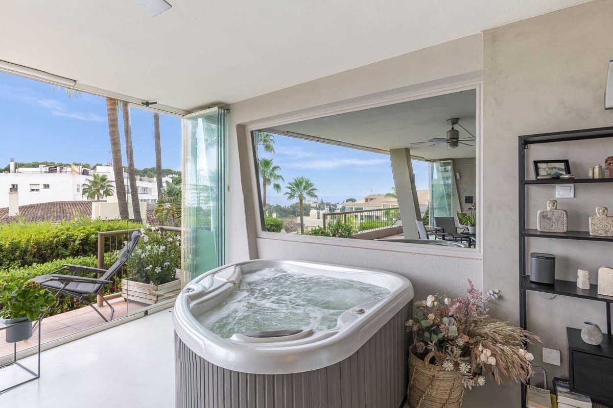 2 sovrum Lägenhet till salu i Miraflores med pool garage - 475 000 € (Ref: 10154503)