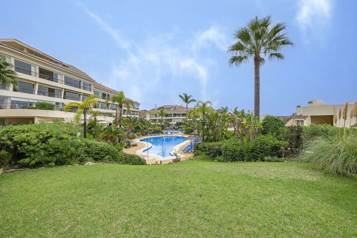 2 sovrum Lägenhet till salu i Miraflores med pool garage - 475 000 € (Ref: 10154503)