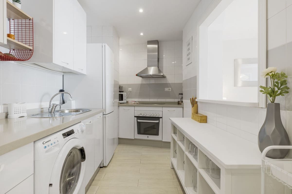 1 bedroom Apartment for sale in Nueva Andalucia with pool - € 355,000 (Ref: 10158800)