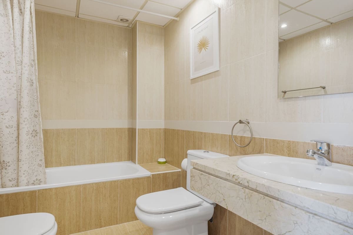 1 bedroom Apartment for sale in Nueva Andalucia with pool - € 355,000 (Ref: 10158800)