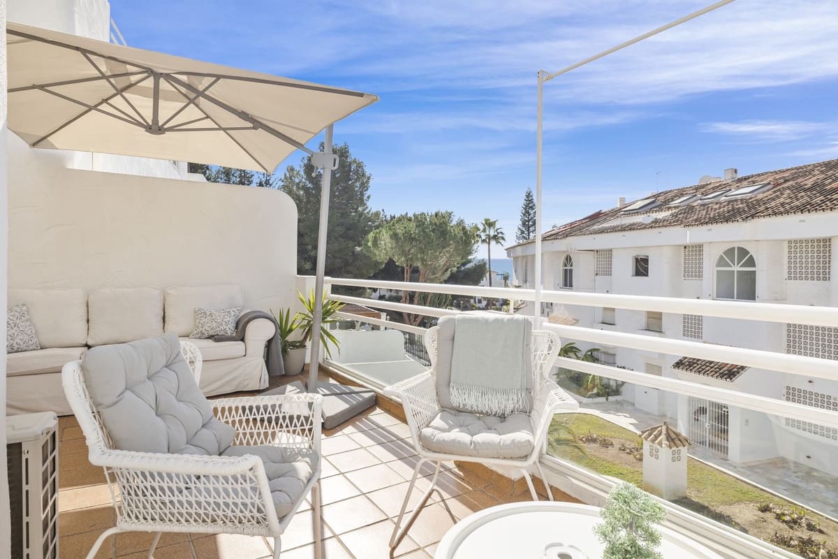 1 bedroom Apartment for sale in Nueva Andalucia with pool - € 355,000 (Ref: 10158800)