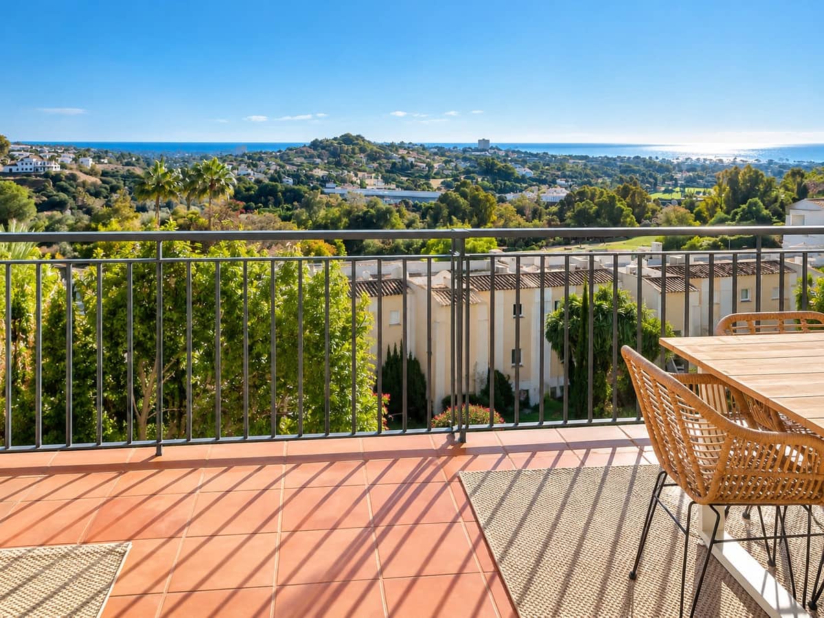 2 bedroom Apartment for sale in La Quinta with pool garage - € 459,000 (Ref: 10160501)