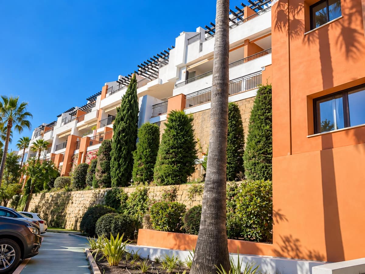 2 bedroom Apartment for sale in La Quinta with pool garage - € 459,000 (Ref: 10160501)