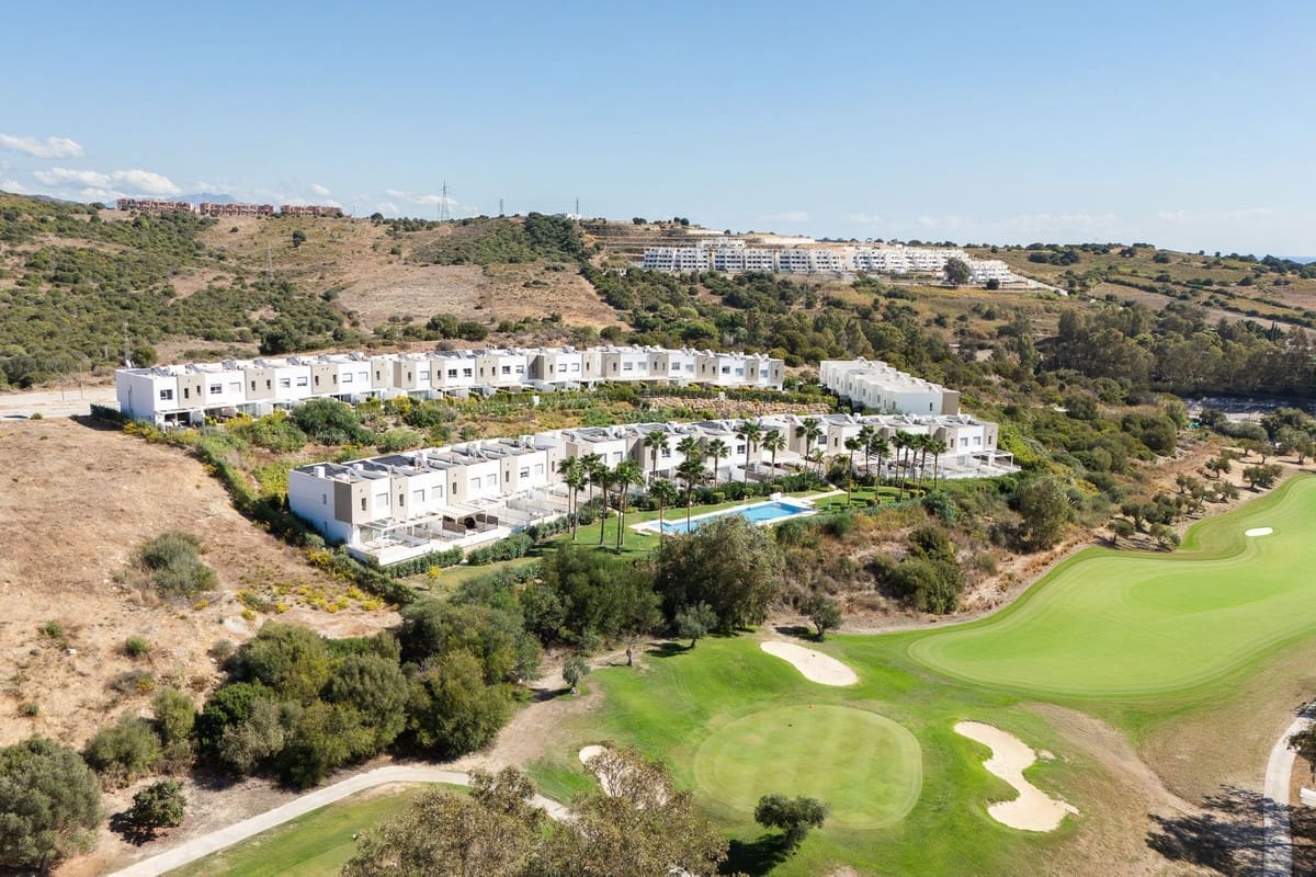 3 soverom Hus til salgs i Estepona med svømmebasseng - € 465 000 (Ref: 10167118)