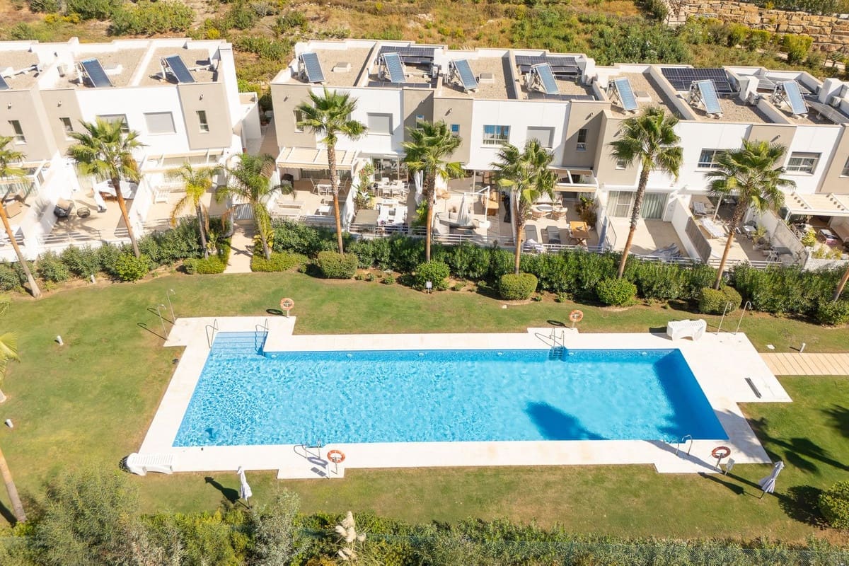 3 soverom Hus til salgs i Estepona med svømmebasseng - € 465 000 (Ref: 10167118)