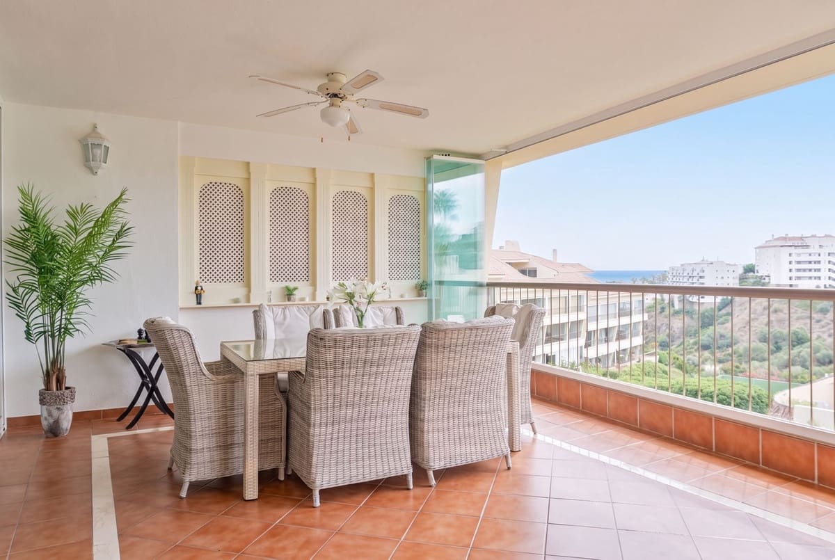 2 soverom Leilighet til salgs i Miraflores med svømmebasseng garasje - € 499 000 (Ref: 10168007)