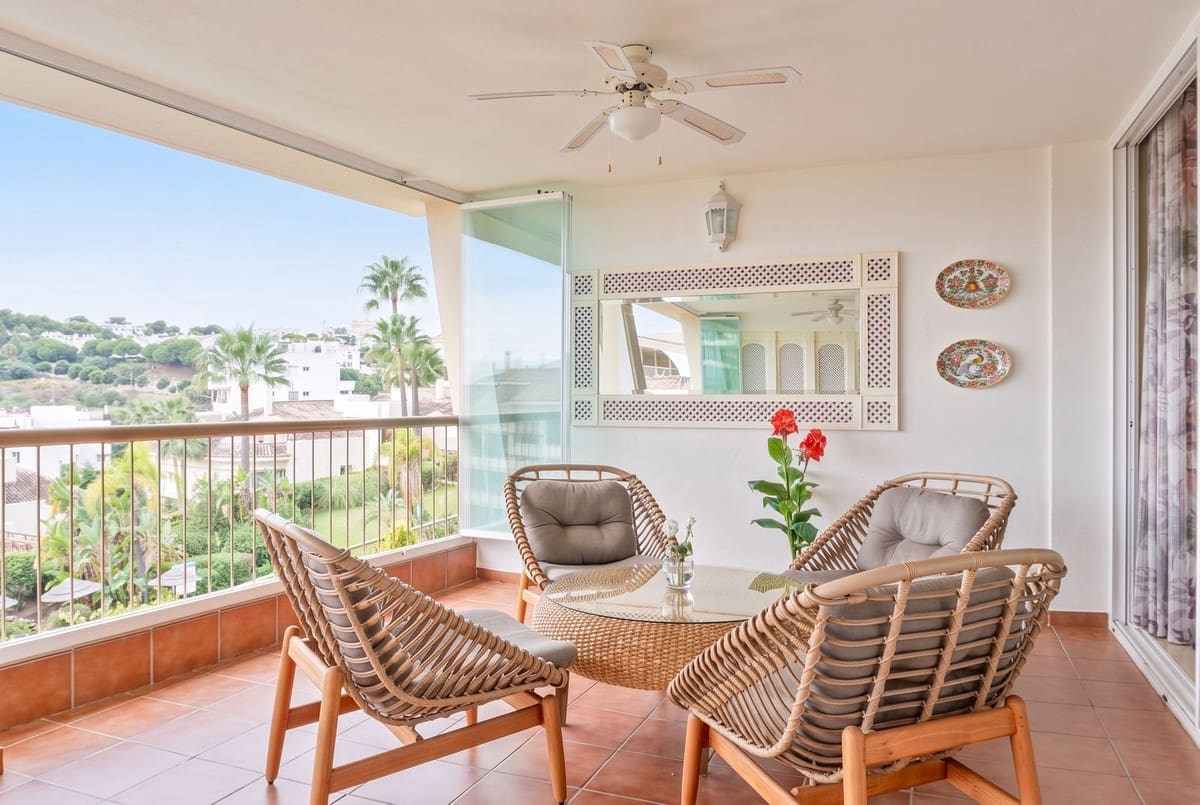 2 soverom Leilighet til salgs i Miraflores med svømmebasseng garasje - € 499 000 (Ref: 10168007)