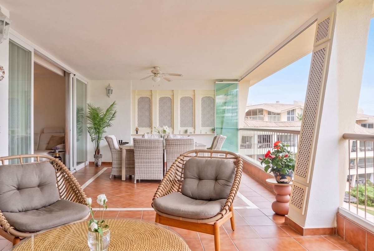 2 soverom Leilighet til salgs i Miraflores med svømmebasseng garasje - € 499 000 (Ref: 10168007)