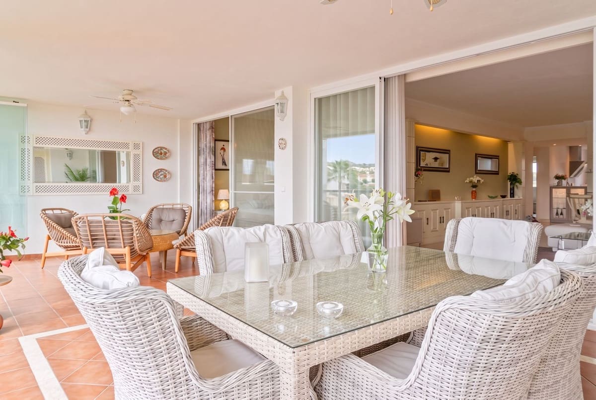 2 soverom Leilighet til salgs i Miraflores med svømmebasseng garasje - € 499 000 (Ref: 10168007)