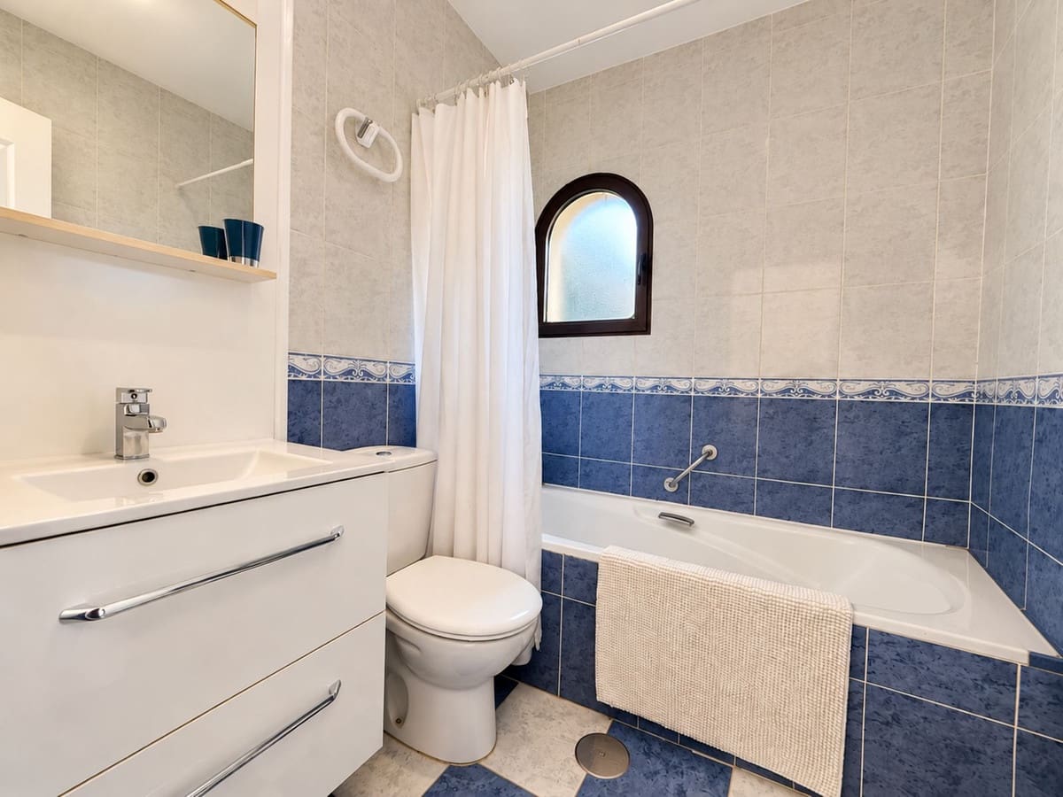 3 soveværelse Villa til salg i Calahonda med swimmingpool garage - € 600.000 (Ref: 10170433)