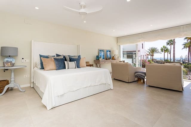 1 bedroom Beach Apartment for sale in La Duquesa / Puerto de la Duquesa, Manilva with pool - € 330,000 (Ref: 10175729)