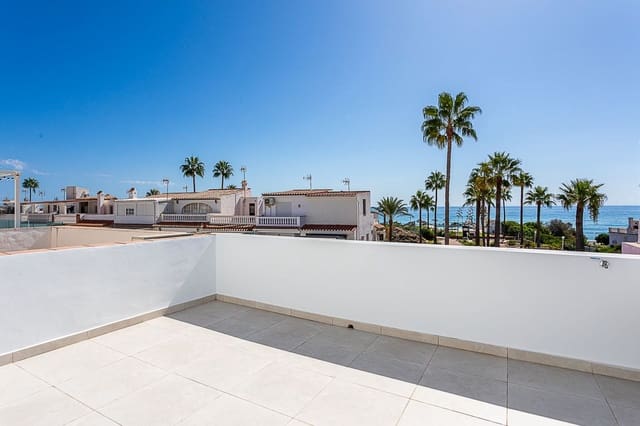 1 bedroom Beach Apartment for sale in La Duquesa / Puerto de la Duquesa, Manilva with pool - € 330,000 (Ref: 10175729)