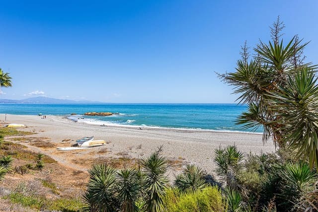 1 bedroom Beach Apartment for sale in La Duquesa / Puerto de la Duquesa, Manilva with pool - € 330,000 (Ref: 10175729)