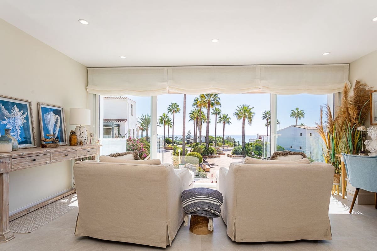 1 bedroom Beach Apartment for sale in La Duquesa / Puerto de la Duquesa with pool - € 330,000 (Ref: 10175729)