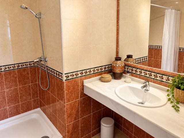 4 soveværelse Byhus til salg i Cabopino - Artola, Marbella med swimmingpool garage - € 600.000 (Ref: 10179682)