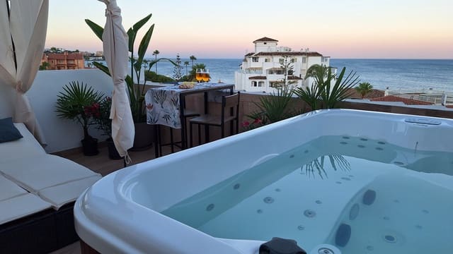 3 bedroom Penthouse for sale in Estepona with garage - € 429,900 (Ref: 9381995)