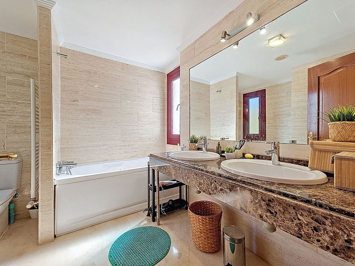 2 soverom Leilighet til salgs i Casares med svømmebasseng garasje - € 350 000 (Ref: 9384905)