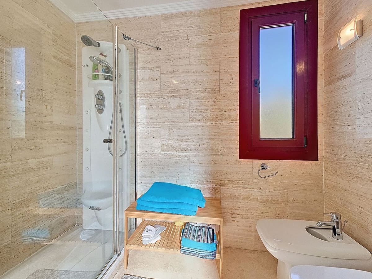 2 soverom Leilighet til salgs i Casares med svømmebasseng garasje - € 350 000 (Ref: 9384905)