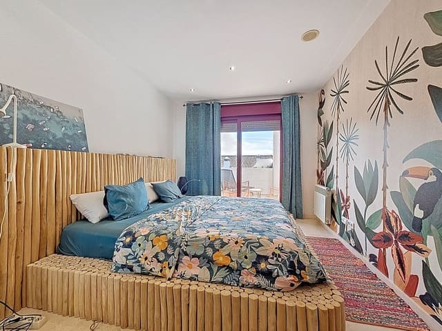 2 soverom Leilighet til salgs i Casares med svømmebasseng garasje - € 350 000 (Ref: 9384905)