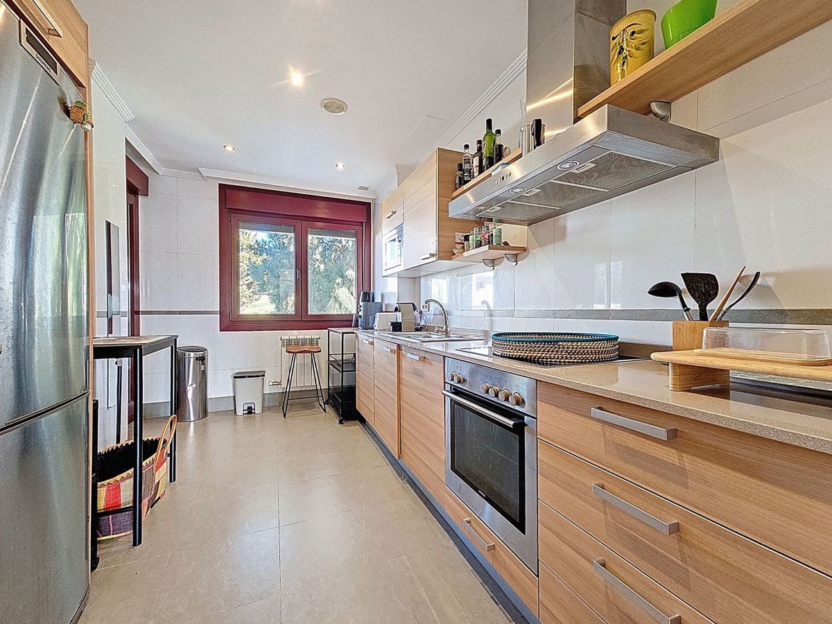 2 soverom Leilighet til salgs i Casares med svømmebasseng garasje - € 350 000 (Ref: 9384905)